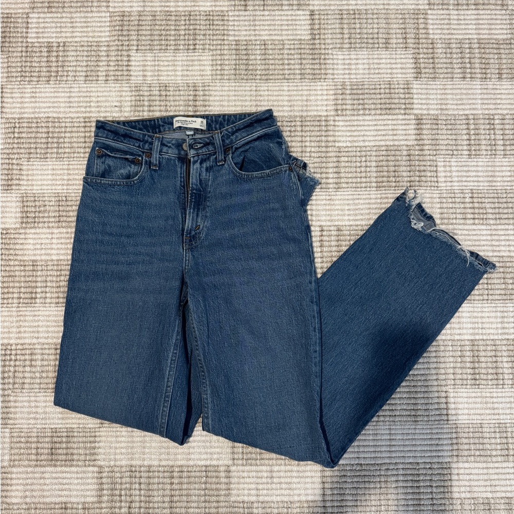 Abercrombie and Fitch 90s Relaxed Jean